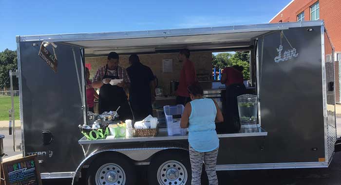 converge-story-iglesia-emanuel-kenosha-food-truck Food truck