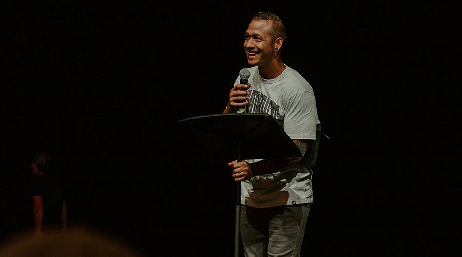 garden-arizona-pastor-preaching